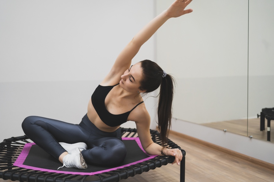 body jump with fitness trampoline
